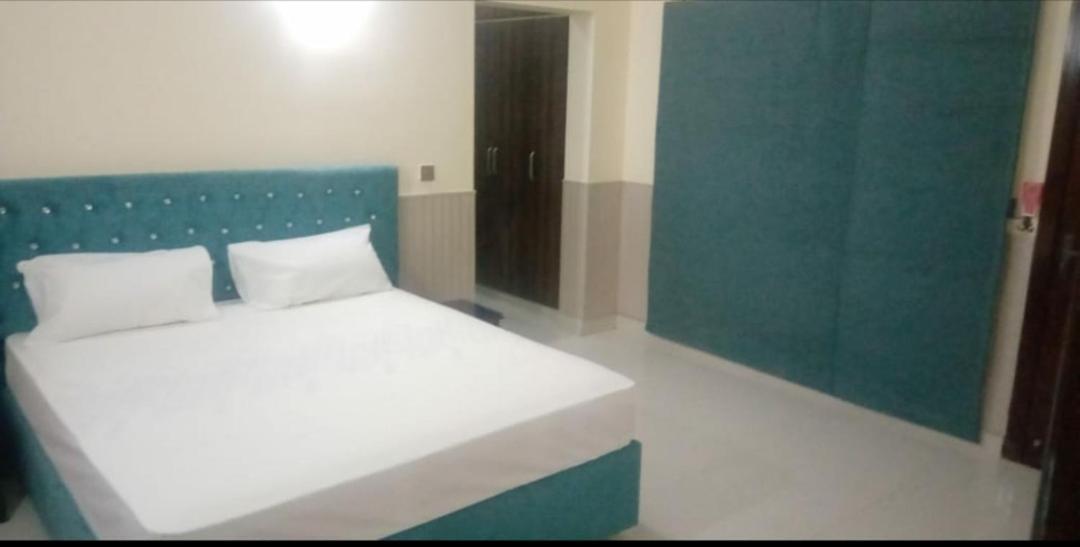 Hak Mall Suites And Apartments Rawalpindi Exterior photo